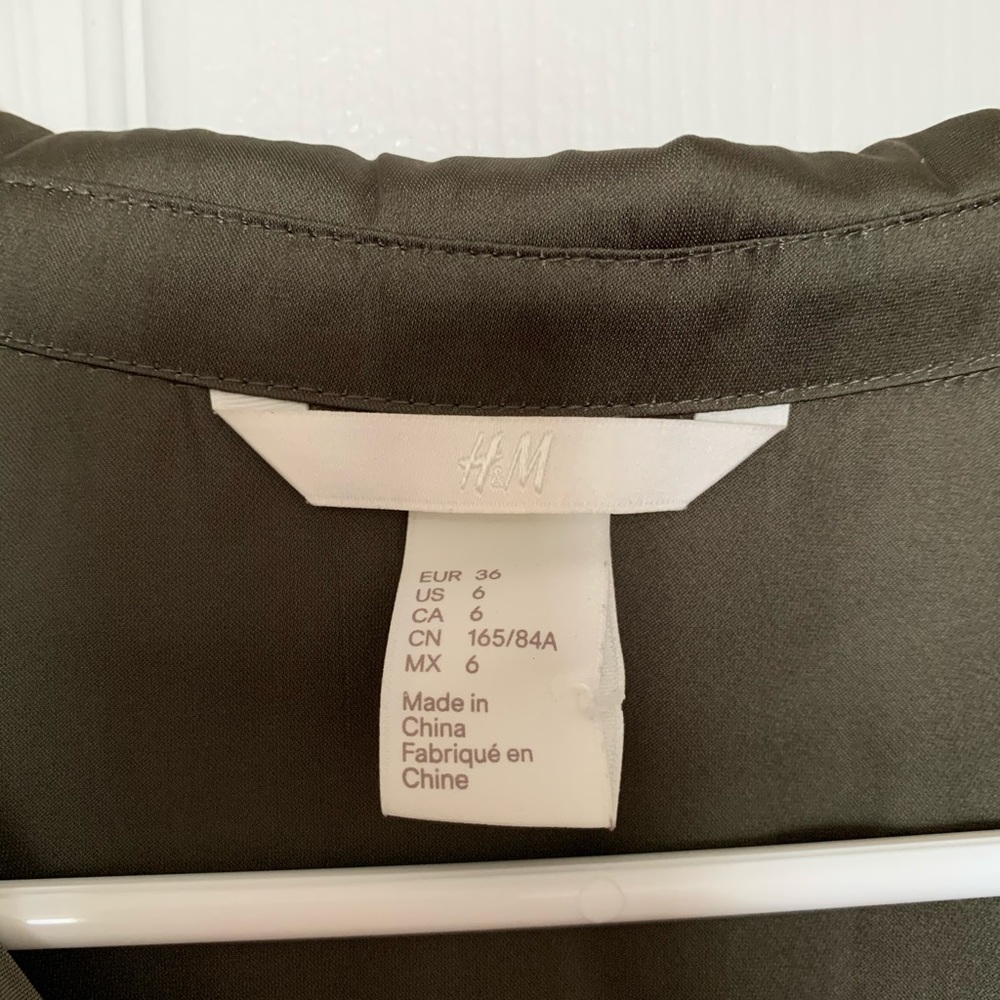 H&M blouse - Picture 3 of 3